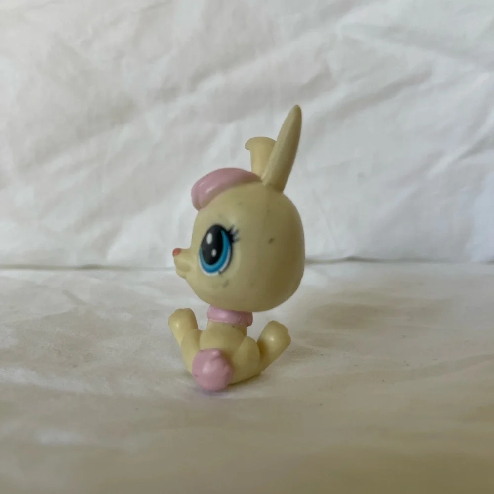 Littlest Pet Shop # 106 Vanilla Velvetears Cream Pink Rabbit Blue Eyes LPS